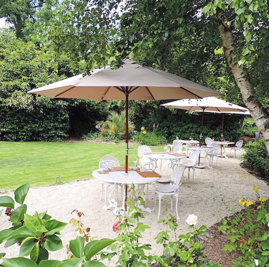 A warm and friendly restaurant | Le Petit Jardin